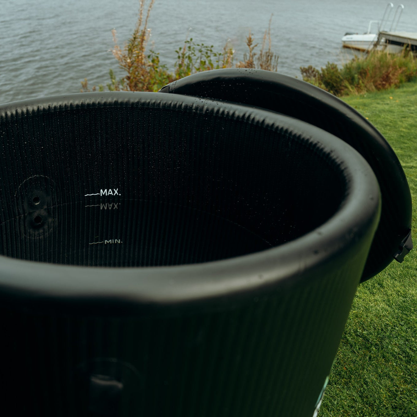 Set: Saunazelt Isen 2.0 + Ofen + Sauna-Zubehör + Regenschutz + Bänke + Eistonne